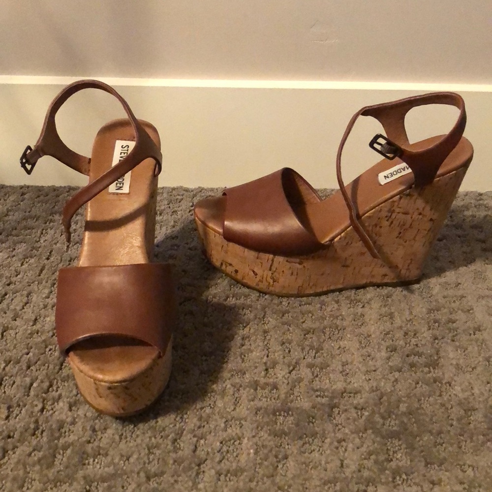 Steve Madden tan wedges.